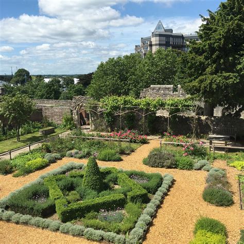 casa de los tudor southampton|tudor house and garden map.